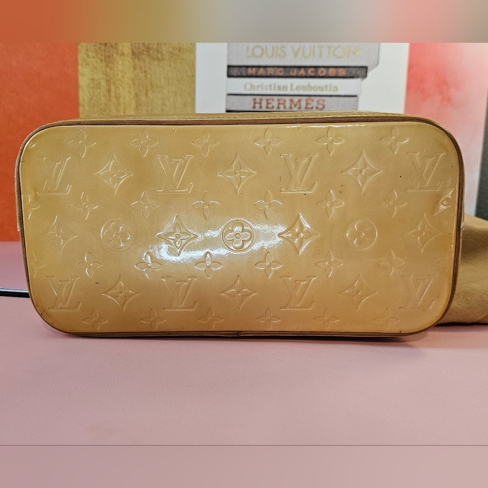 👜Louis Vuitton Vernis Houston Logo Embossed Tote Bag 🏵 - Picture 4 of 17